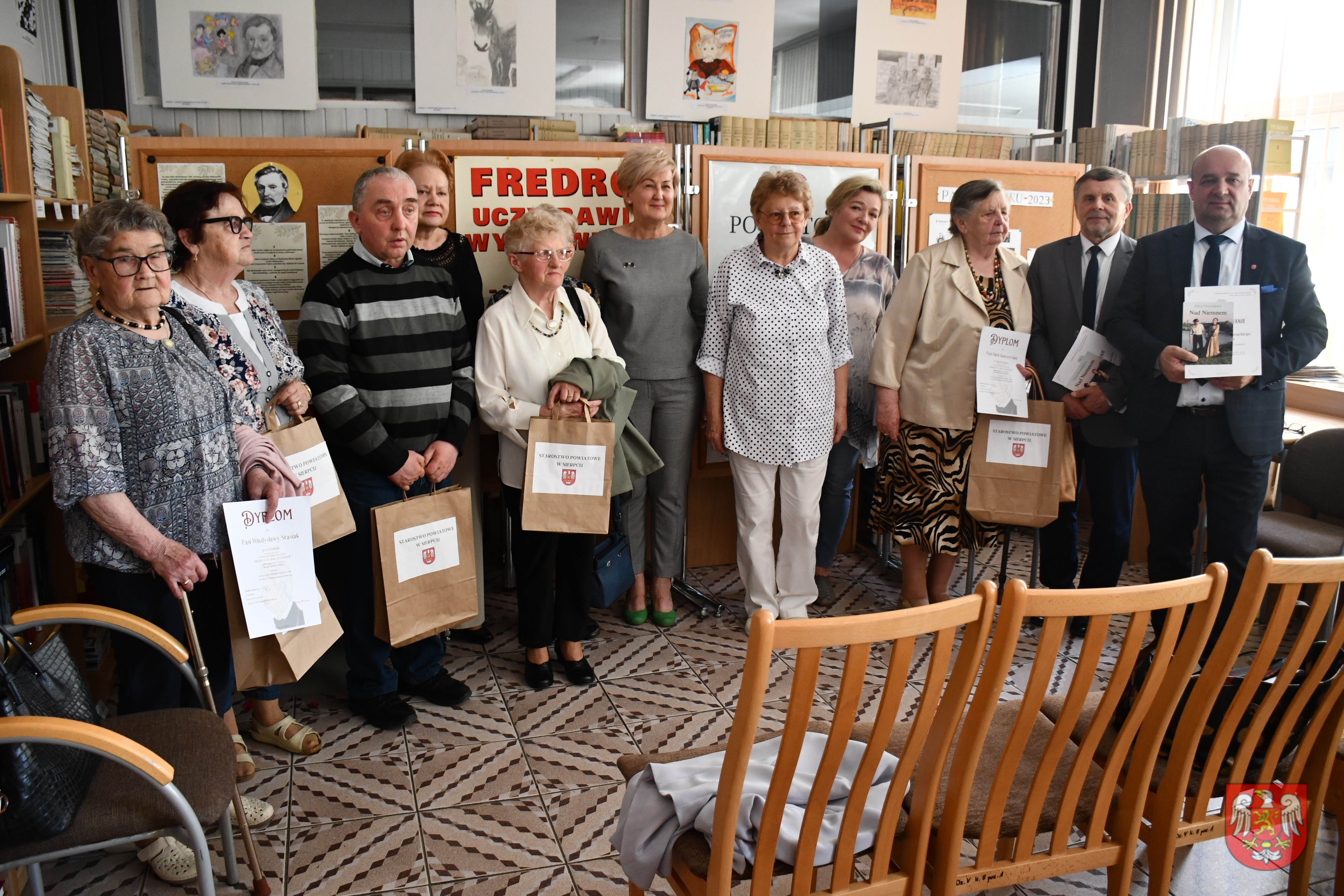 Wręczenie nagród w Powiatowym Konkursie Plastycznym pt.: "Fredro uczy, bawi, wychowuje"