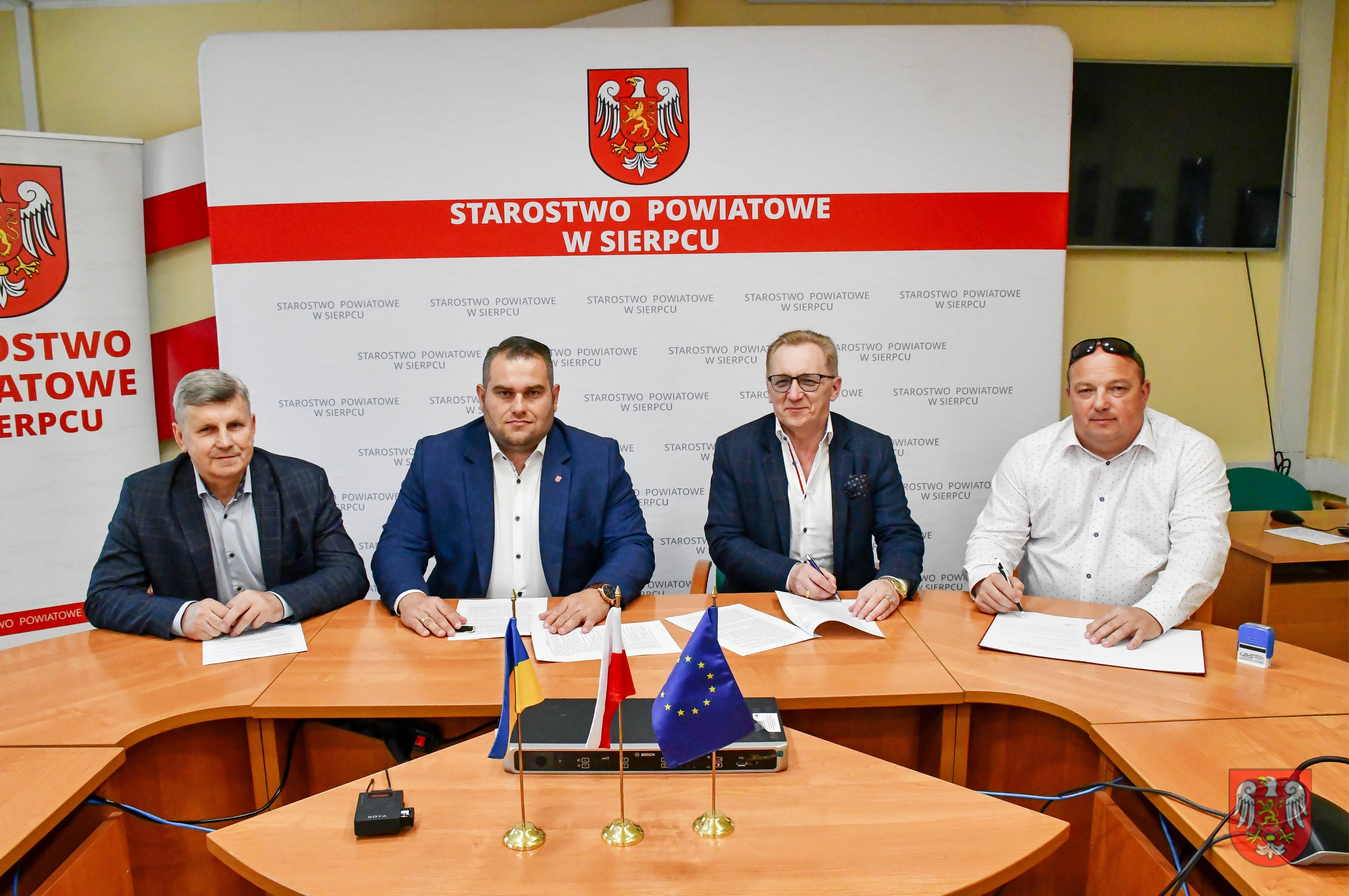 UMOWA NA PRZEBUDOWĘ DROGI POWIATOWEJ NR 3768W REMPIN-GOLEJEWO PODPISANA